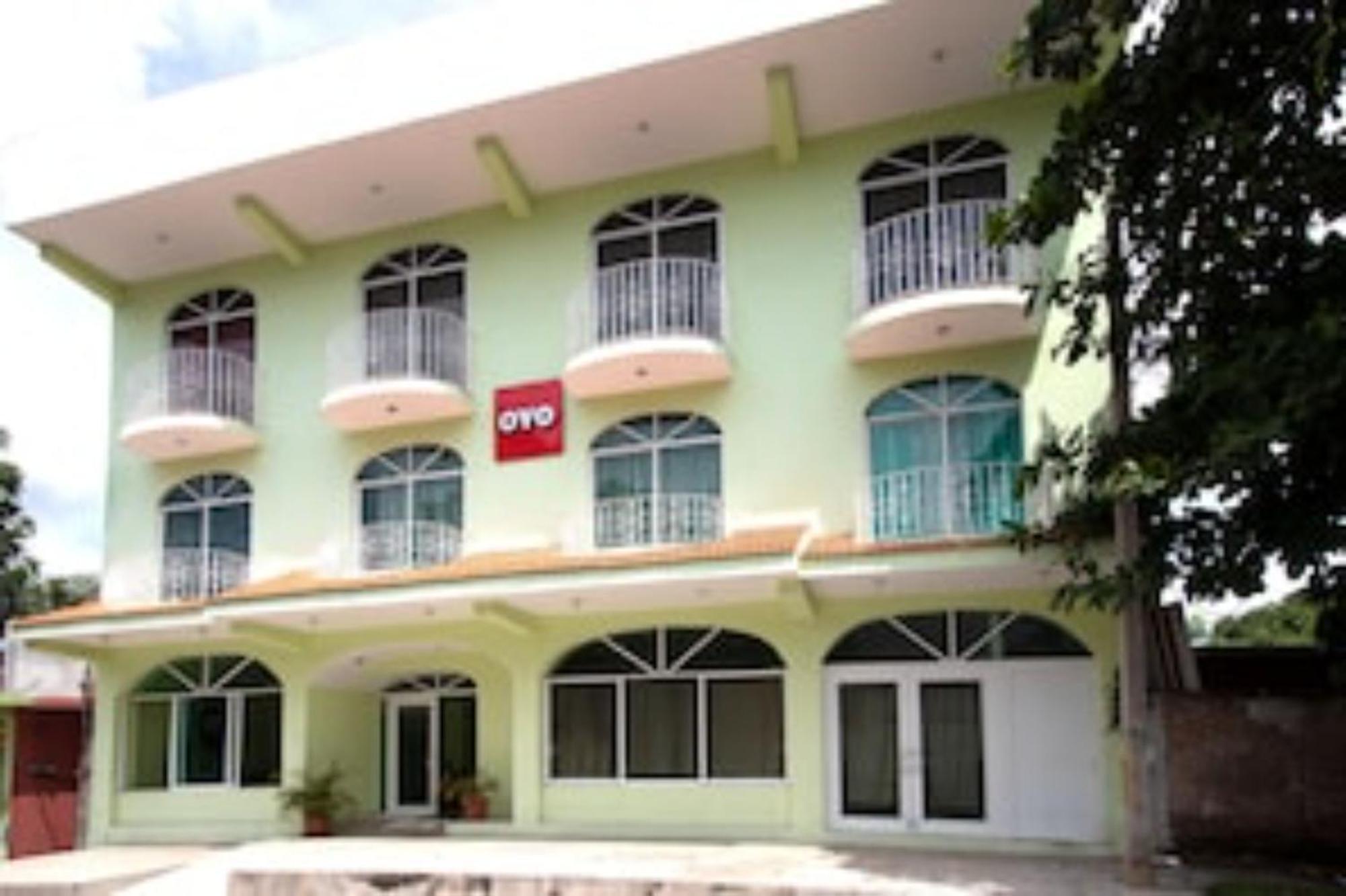 Oyo Hotel Estacion,Jose Cardel,Parque Central Revolucion Ngoại thất bức ảnh
